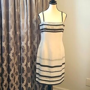 New Jones of New York 100% linen black and white embroidered dress. Size 8.